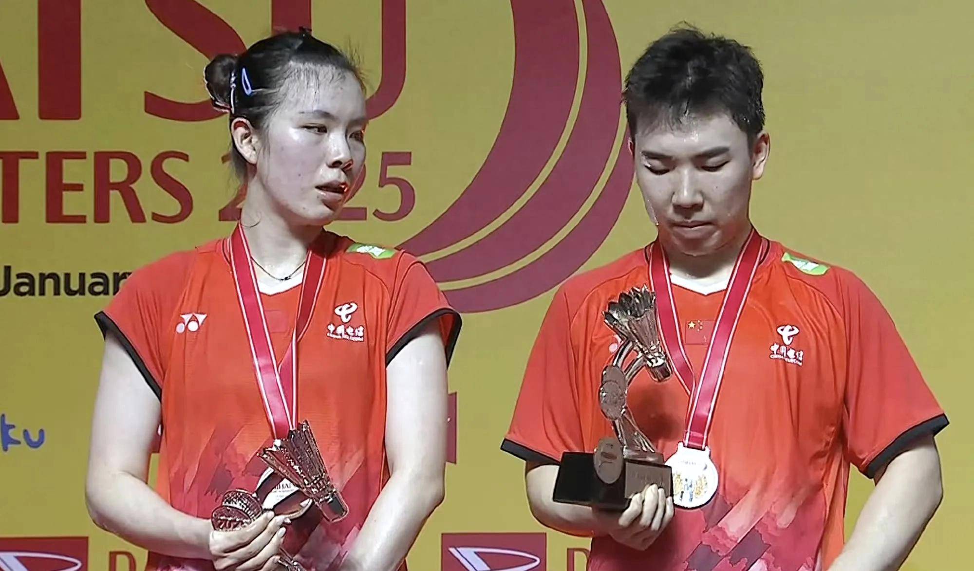 印尼羽毛球选手逆袭夺得金牌