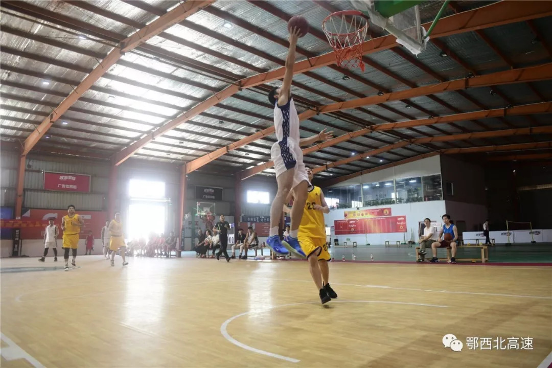 包含荷兰队拼尽全力，力争殿军殊荣的词条