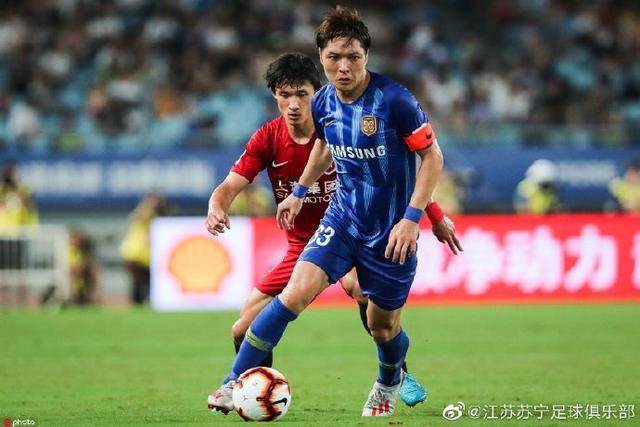 包含苏宁主场抢分，紧咬争夺中超前四对手的词条