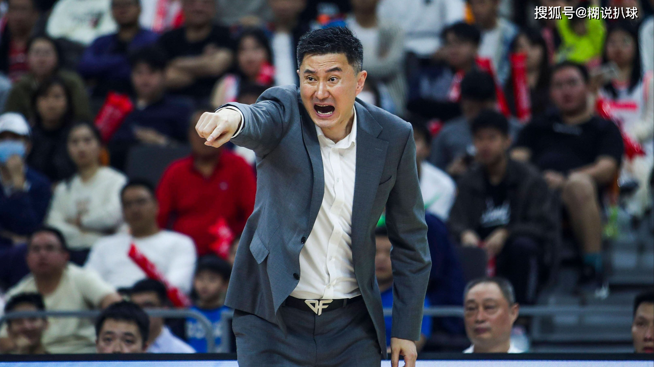 指向灯塔，精彩比赛吸引球迷狂热的简单介绍