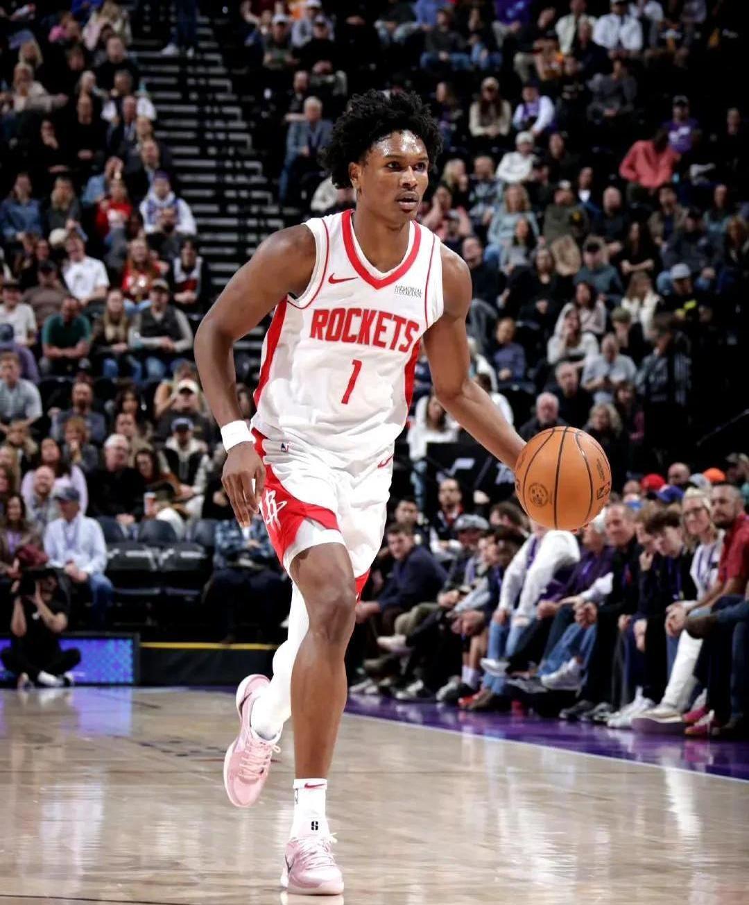 火箭不敌爵士，戈贝尔20+12的简单介绍