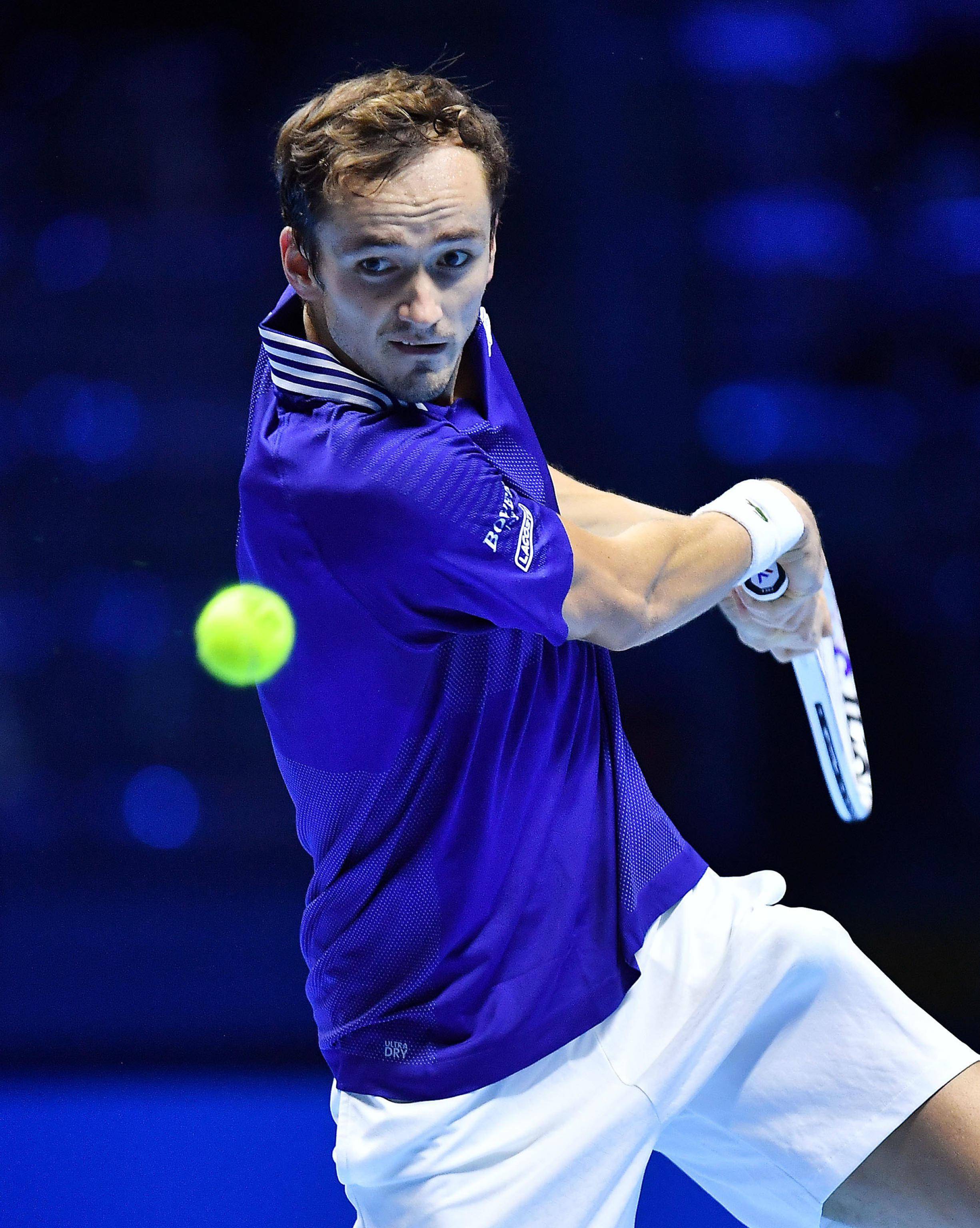 意大利网球队完胜德国网球队，梅德韦杰夫爆发神勇的简单介绍