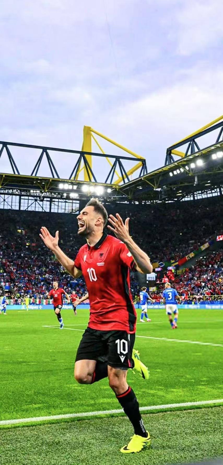 包含英格兰横扫巴西，阿拉巴爆发神勇的词条