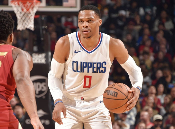 包含奇才爆冷澳大利亚男篮，米切尔统治全场的词条